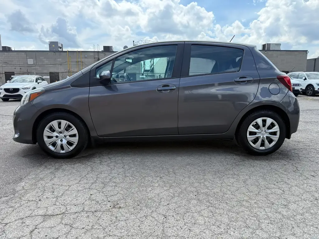 Toyota Yaris 2015 photo 2