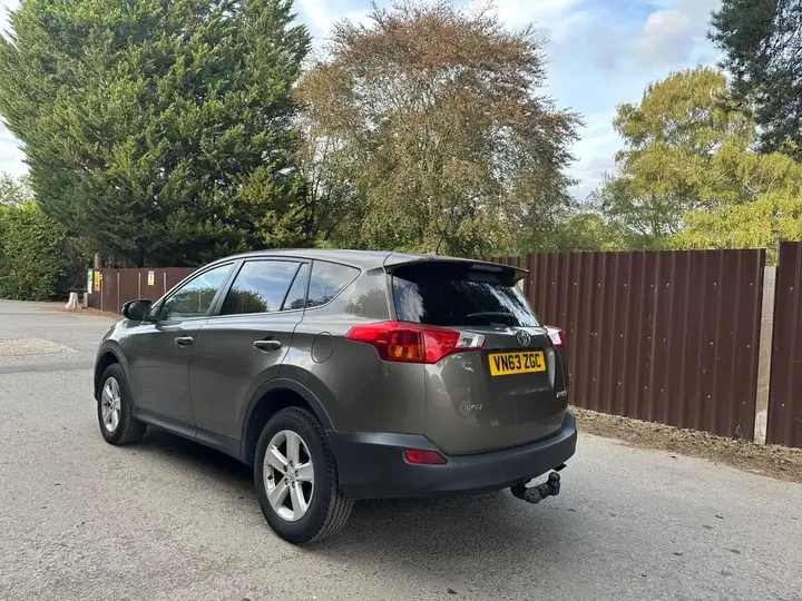 Toyota Rav4 2014 photo 4