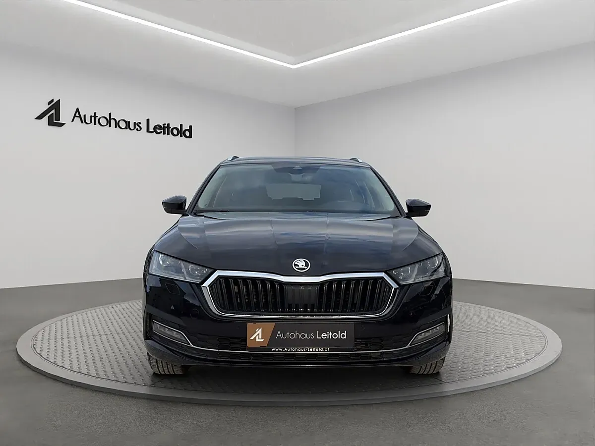 Skoda Octavia 2023 photo 2