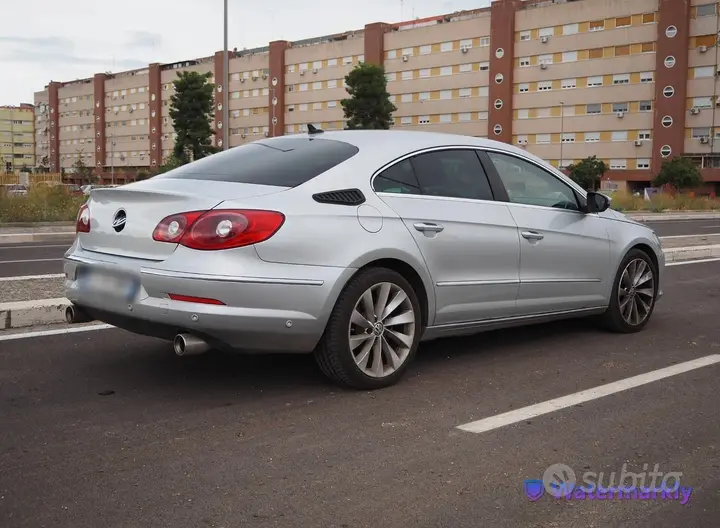 Volkswagen Passat 2011 photo 2