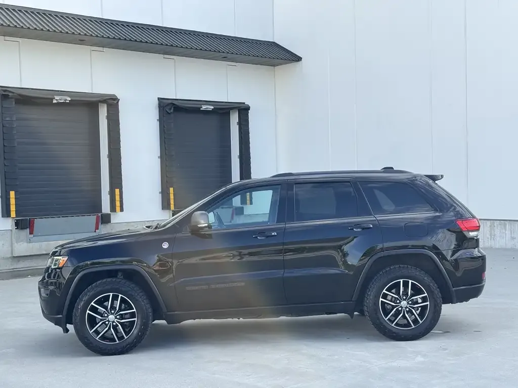 Jeep Grand Cherokee 2017 photo 2