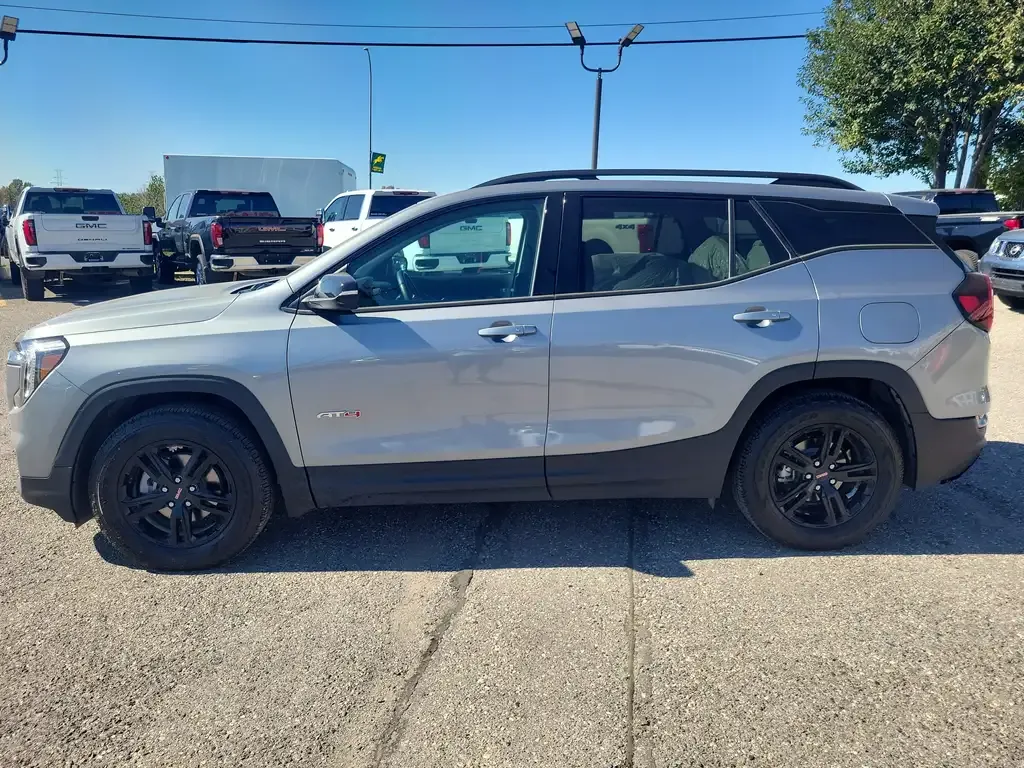 GMC Terrain 2024 photo 2