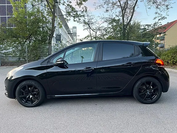 Peugeot 208 2015 photo 2