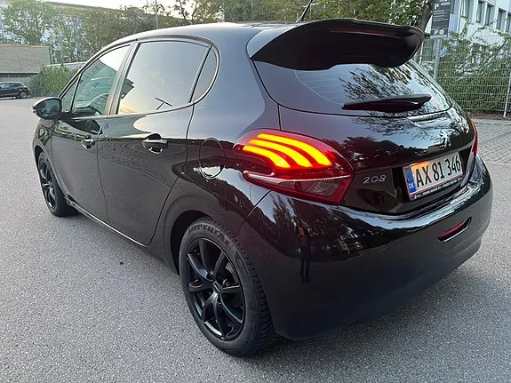 Peugeot 208 2015 photo 5