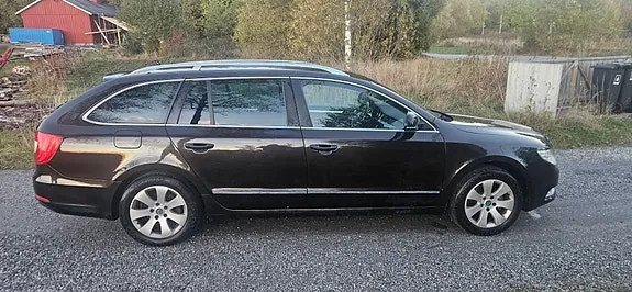 Skoda Superb 2013 photo 4