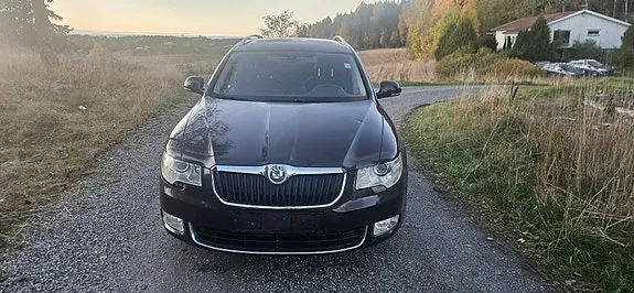 Skoda Superb 2013 photo 2