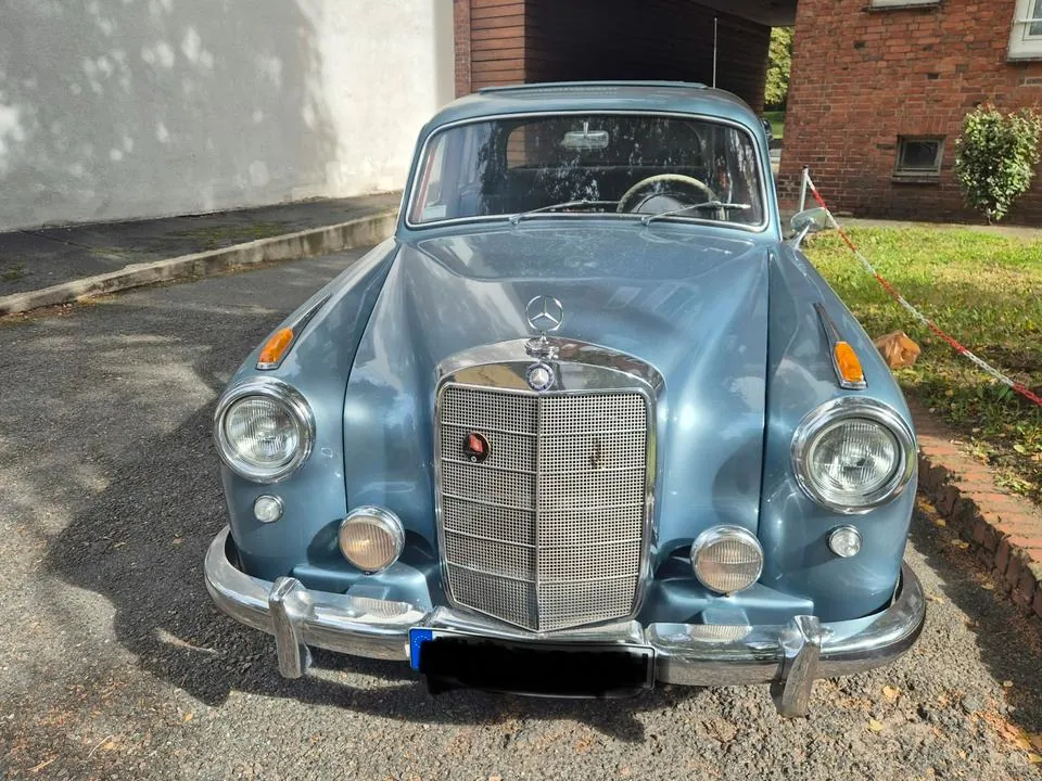 Mercedes-Benz 220 S Ponton