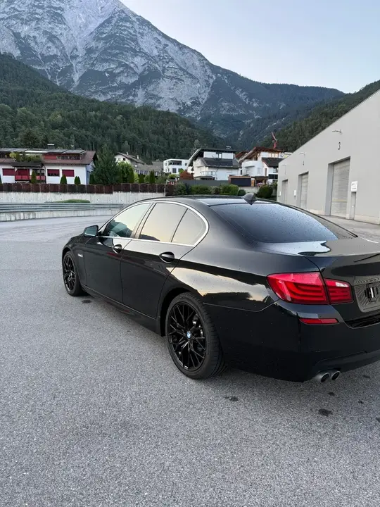 BMW 5 Series 2011 photo 3