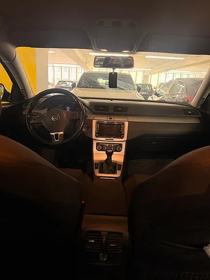 Volkswagen Passat 2010 photo 2