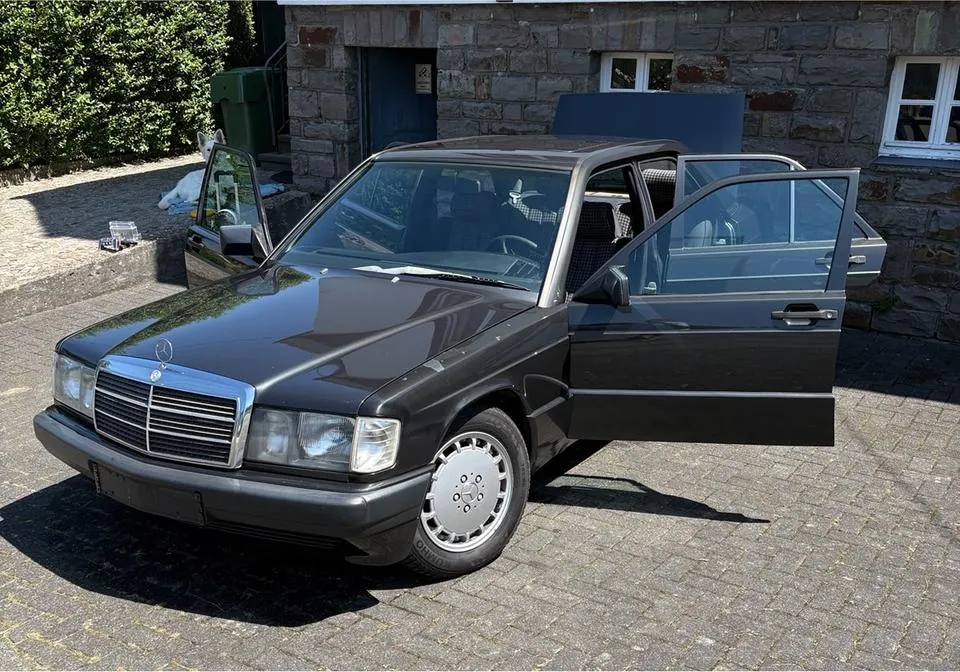 Mercedes-Benz 190 E