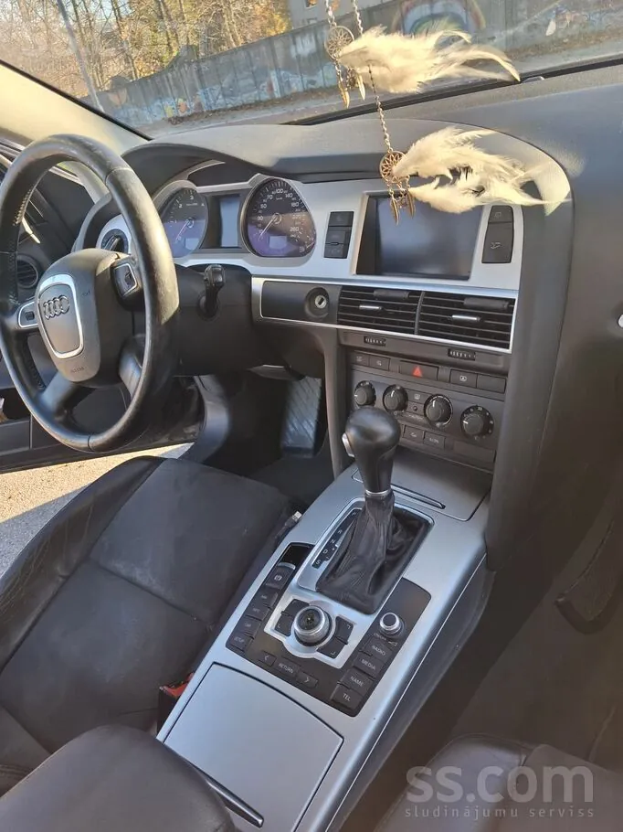 Audi A6 2010 photo 2