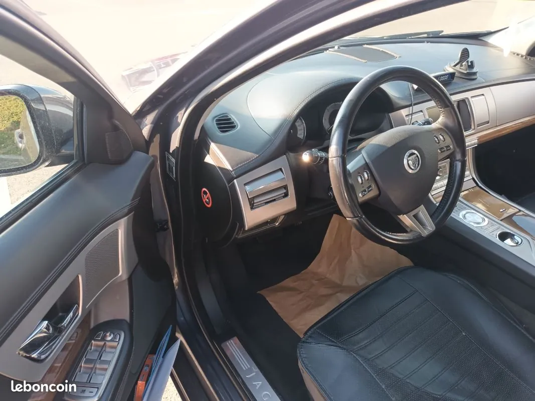 Jaguar Xf 2009 photo 3