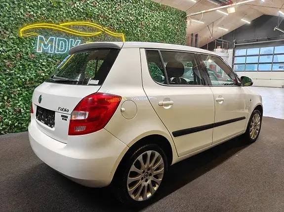Skoda Fabia 2012 photo 4