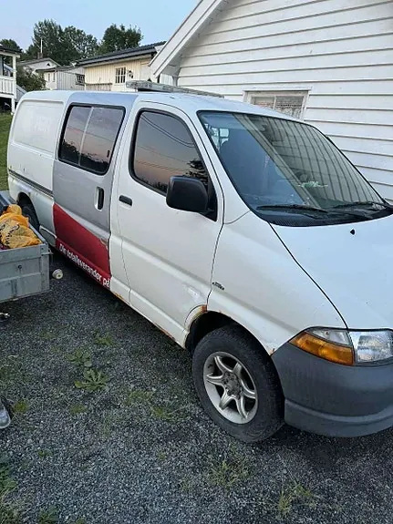 Toyota Hiace 2002 photo 3