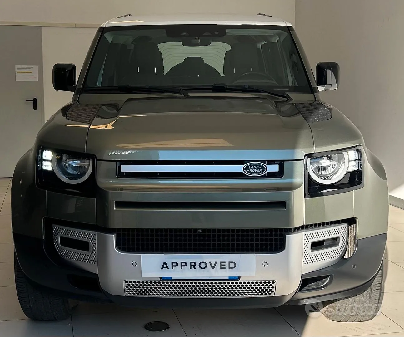 Land Rover Defender 2021 photo 2