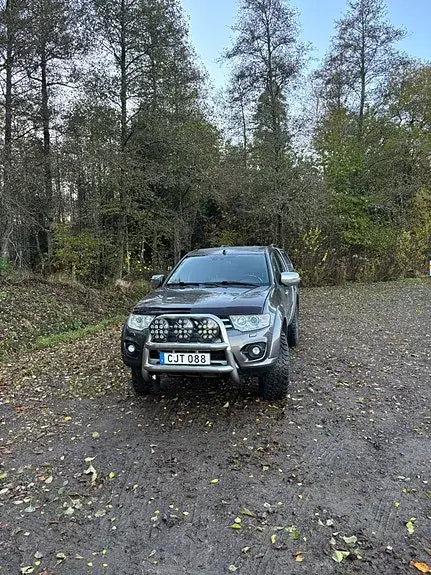 Mitsubishi L200 2015 photo 2