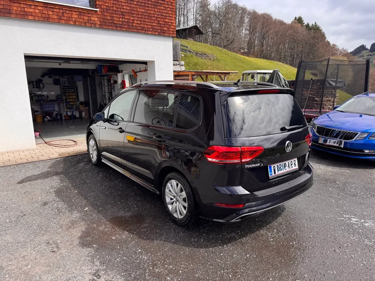 Volkswagen Touran 2017 photo 3