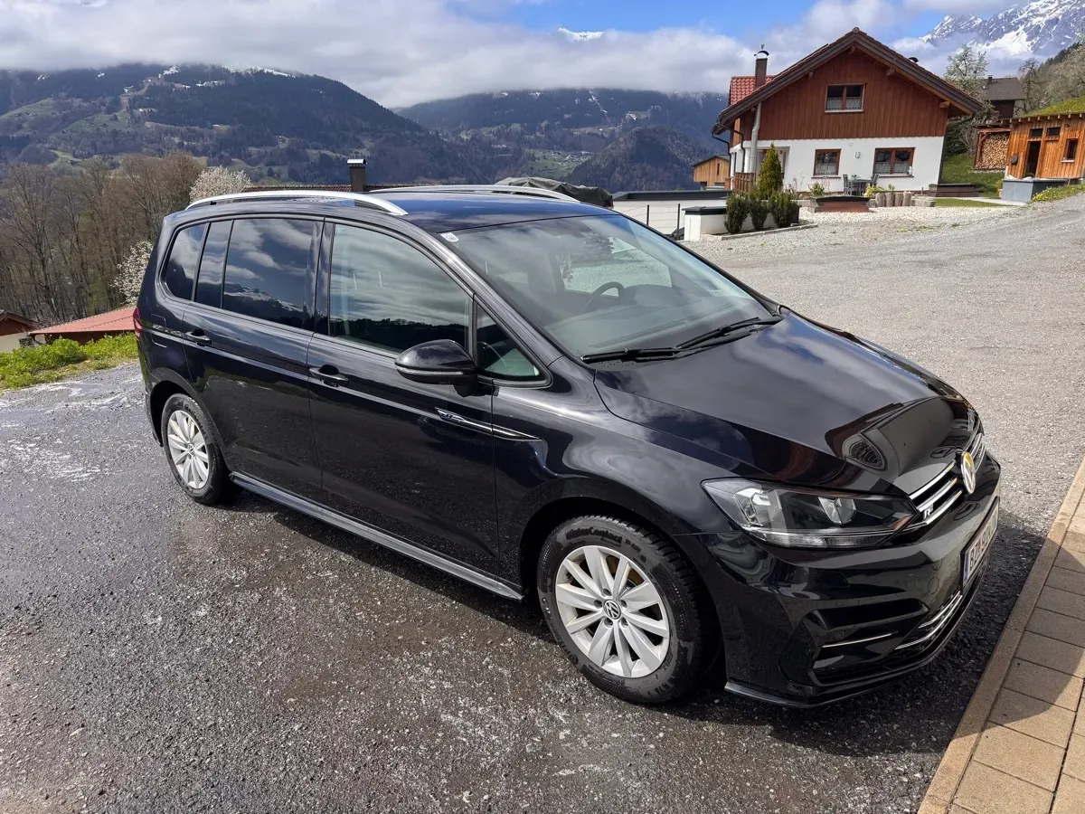 Volkswagen Touran 2017 photo 2