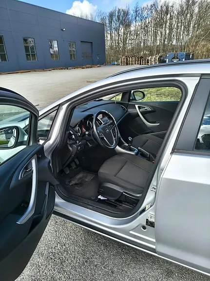 Opel Astra 2011 photo 5