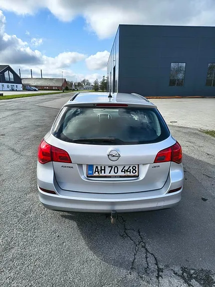 Opel Astra 2011 photo 4