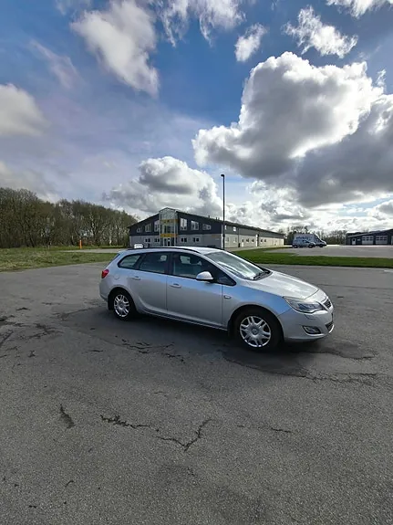 Opel Astra 2011 photo 3
