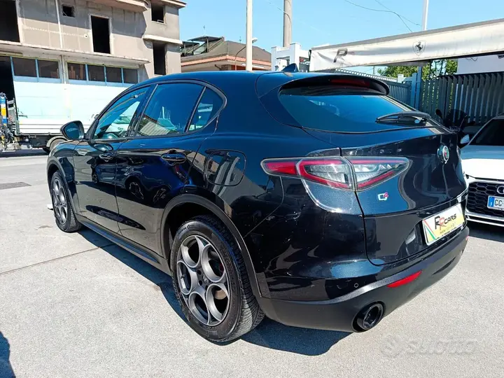 Alfa Romeo Stelvio 2023 photo 4