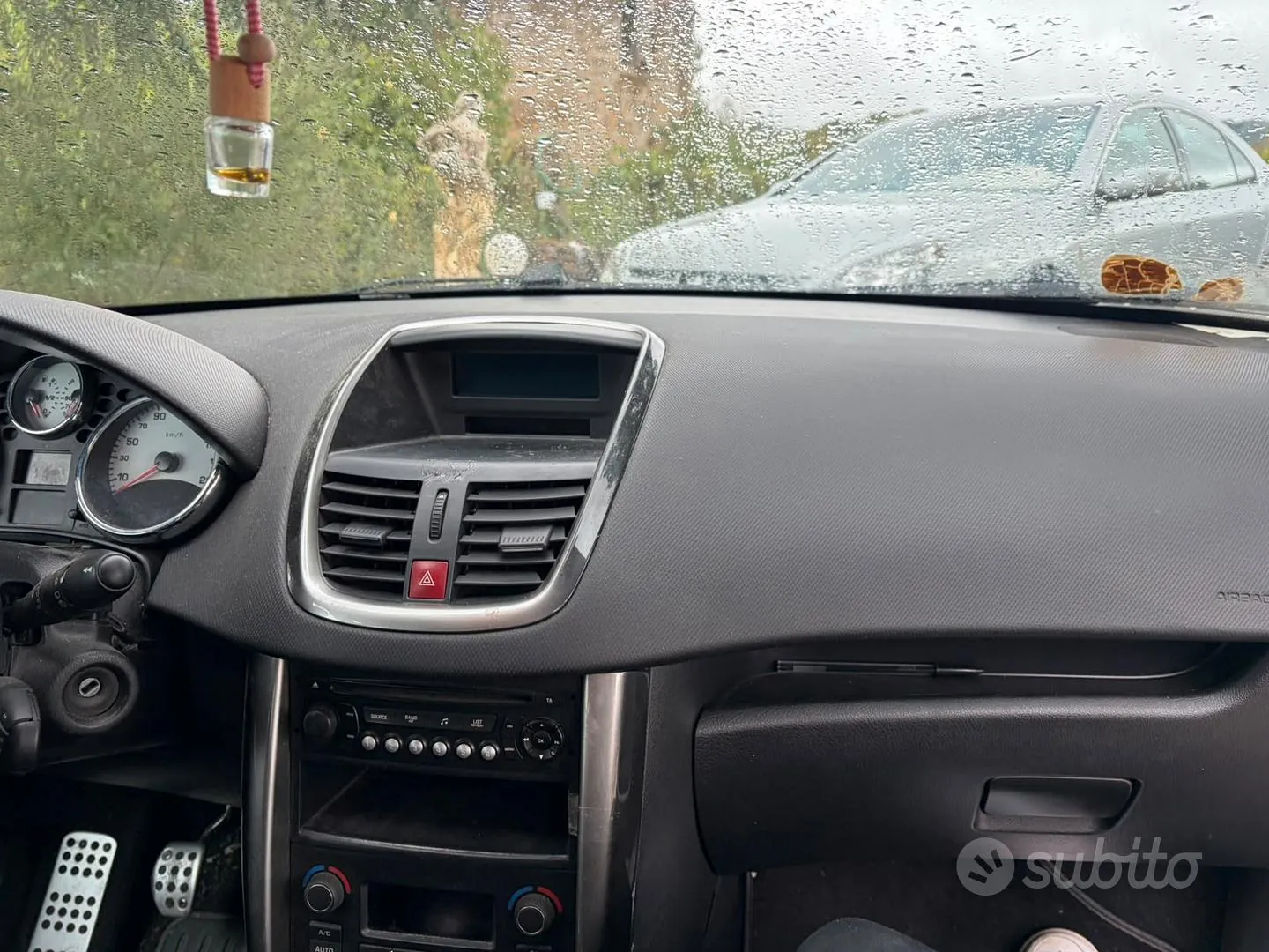 Peugeot 207 2012 photo 4
