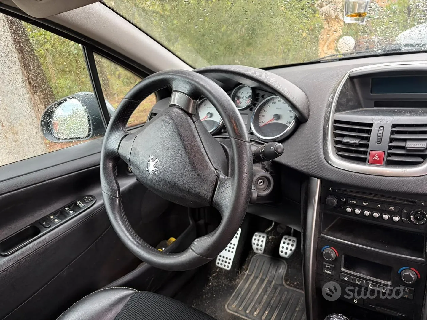 Peugeot 207 2012 photo 3