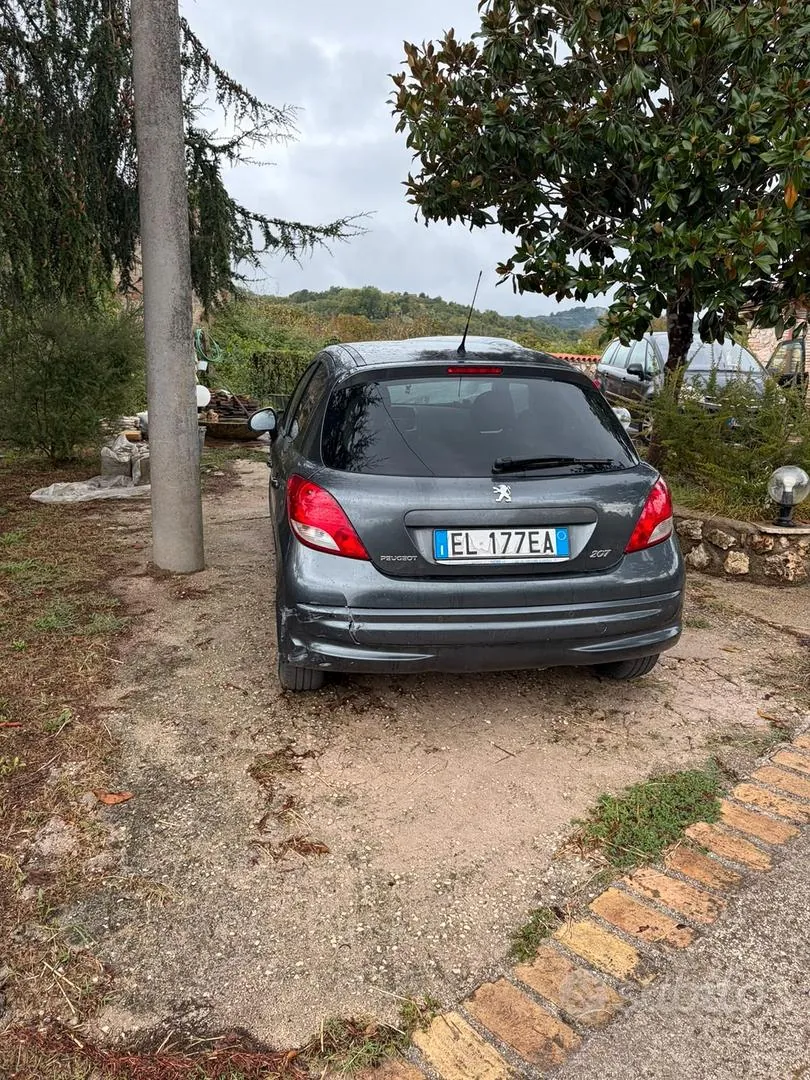 Peugeot 207 2012 photo 2