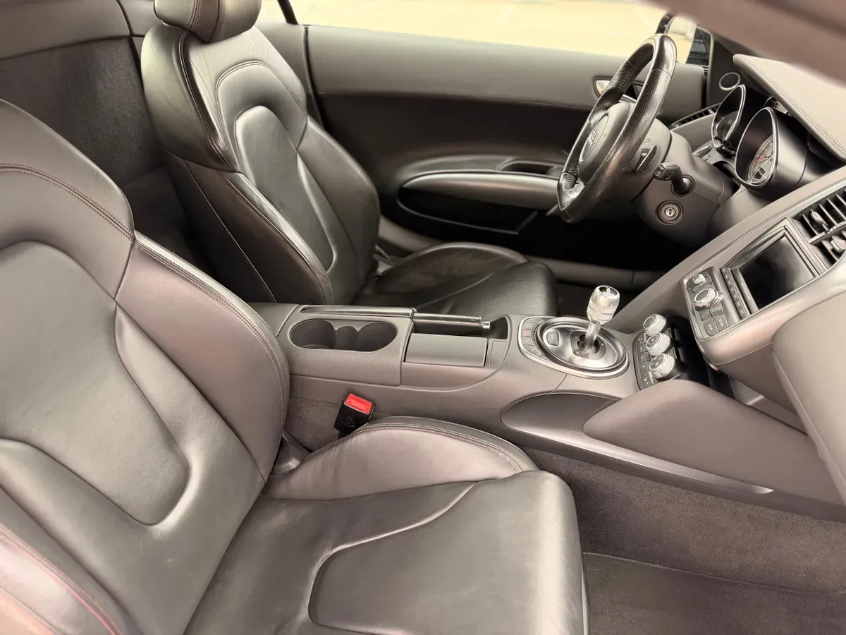 Audi R8 2008 photo 3