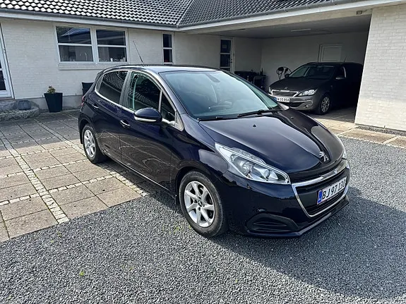 Peugeot 208 2017 photo 2