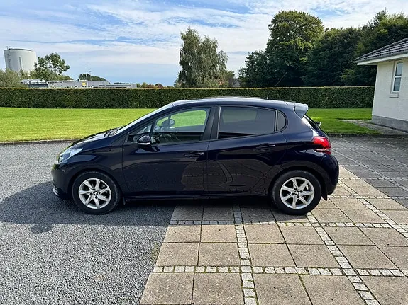 Peugeot 208 2017 photo 5