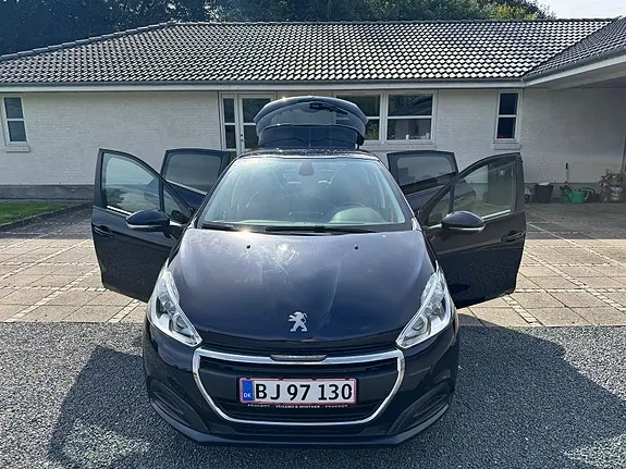 Peugeot 208 2017 photo 3