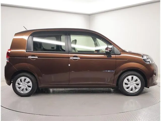 Toyota Porte 2014 photo 2
