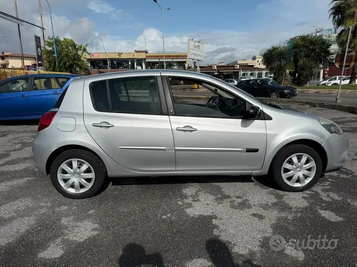 Renault Clio 2011 photo 4