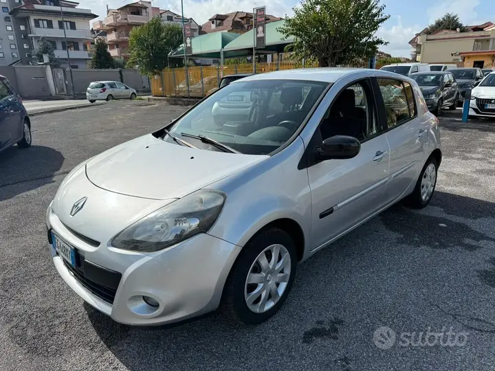 Renault Clio 2011 photo 2