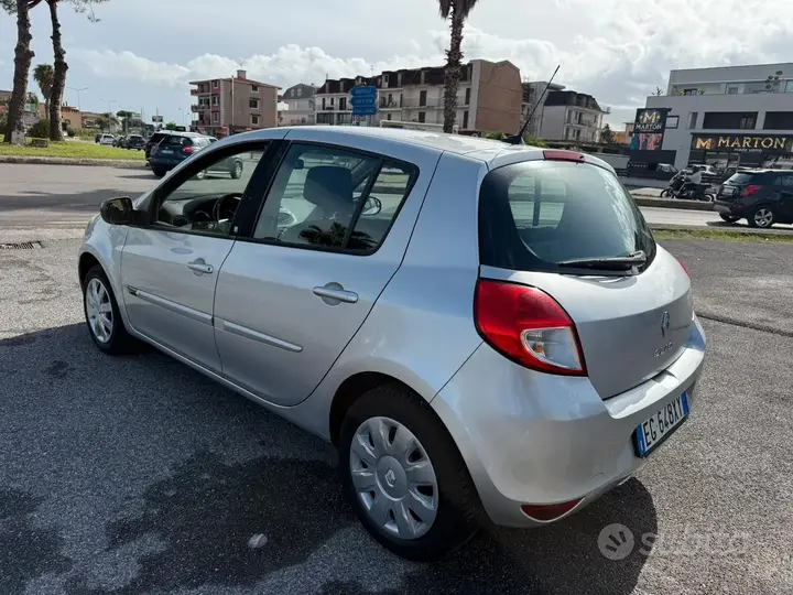 Renault Clio 2011 photo 5