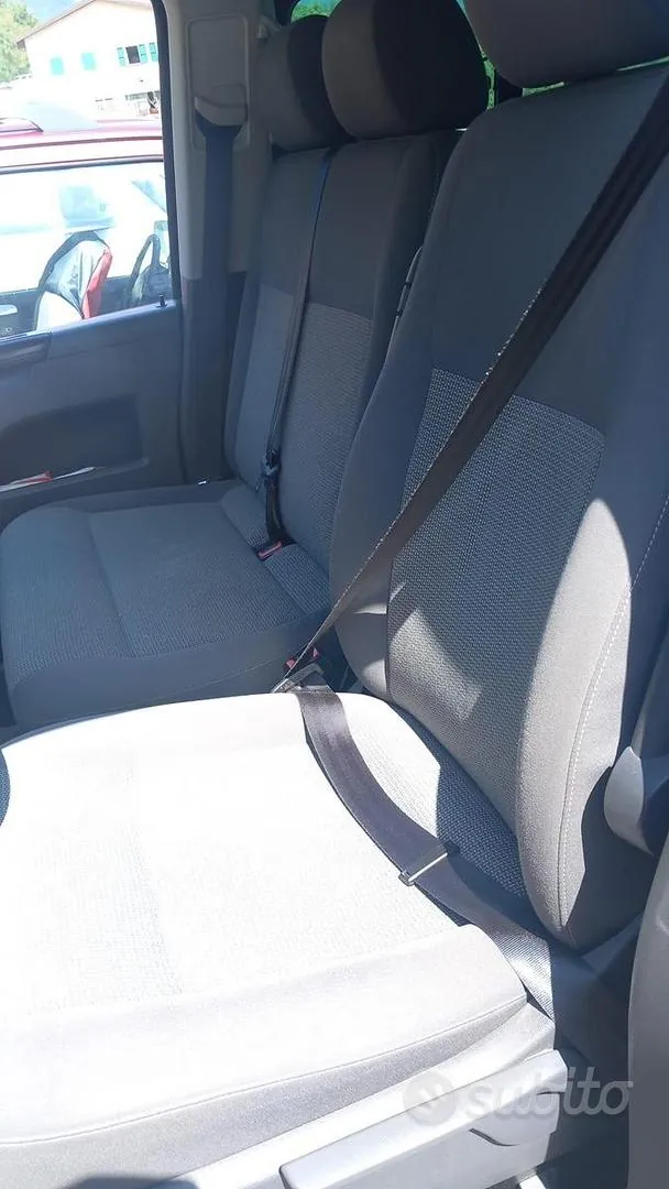 Volkswagen Caravelle 2010 photo 5
