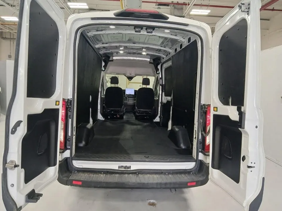 Ford Transit 2024 photo 3