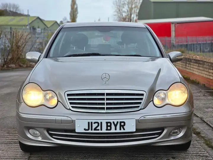 Mercedes-Benz C-Class 2005 photo 2