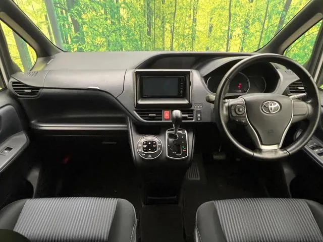 Toyota Vocsei Zs 2014 photo 2