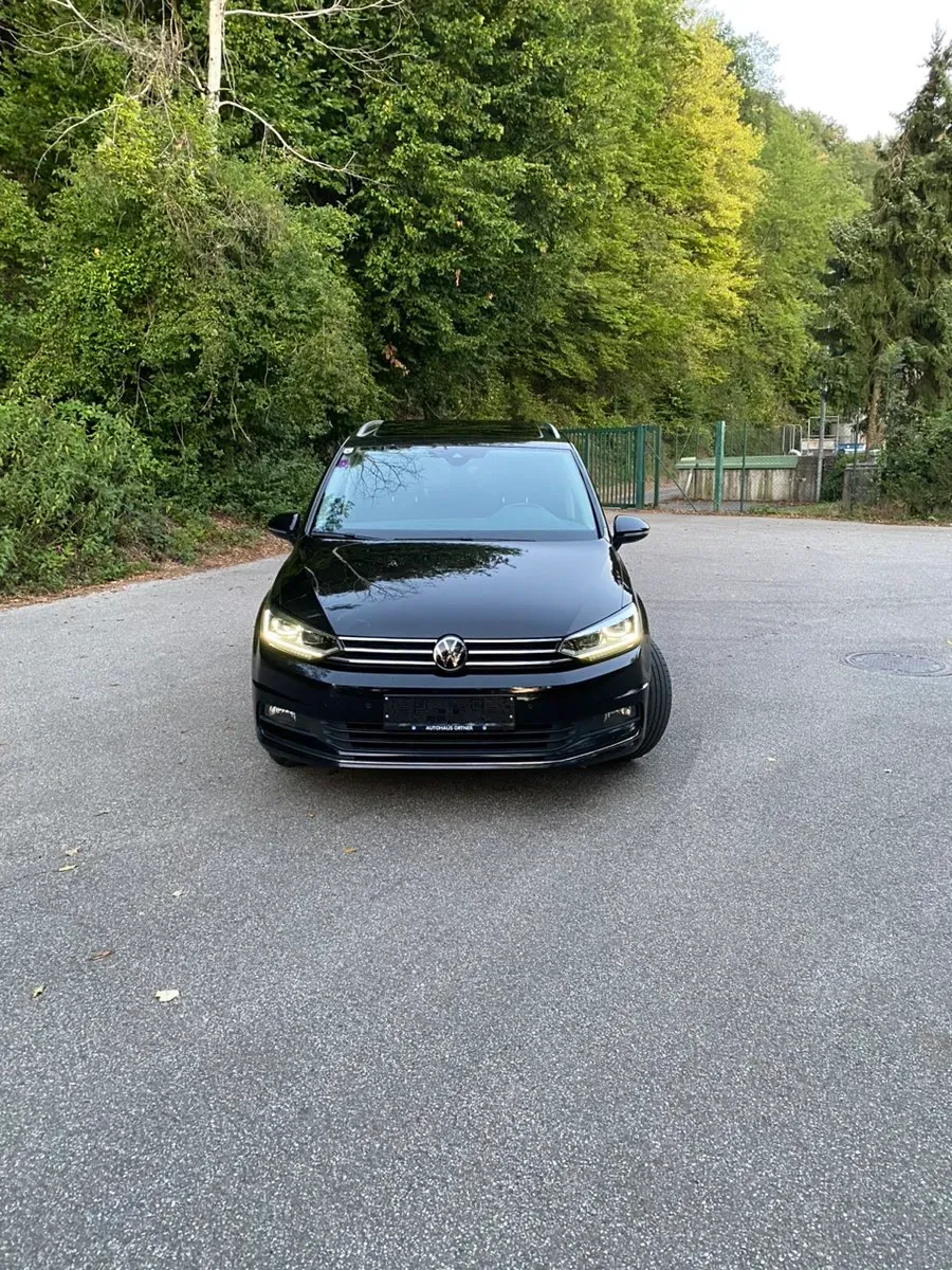 Volkswagen Touran 2021 photo 2