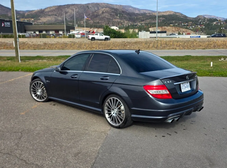 Mercedes-Benz C-Class 2011 photo 2