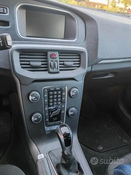 Volvo V40 2018 photo 2