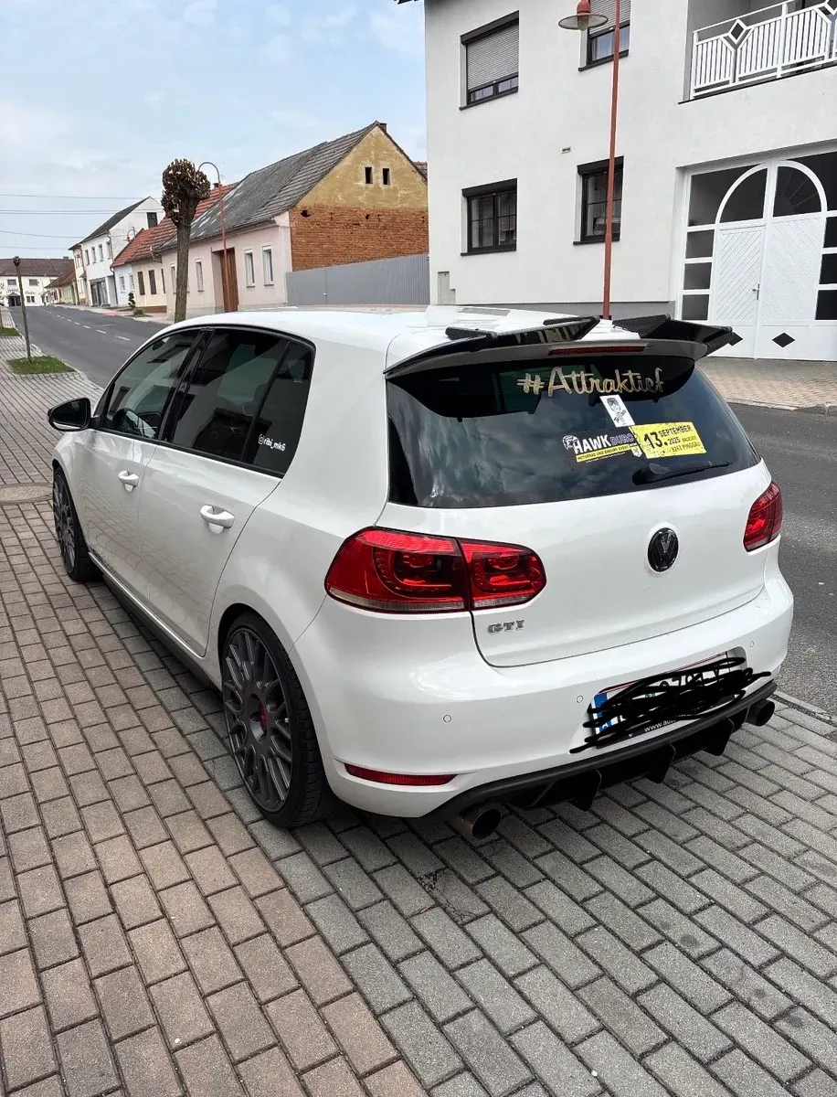 Volkswagen Golf 2011 photo 2