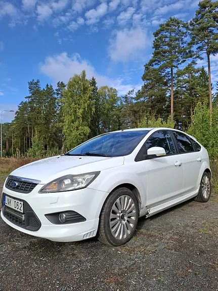 Ford Focus 2010 photo 2