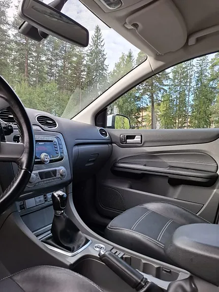 Ford Focus 2010 photo 3