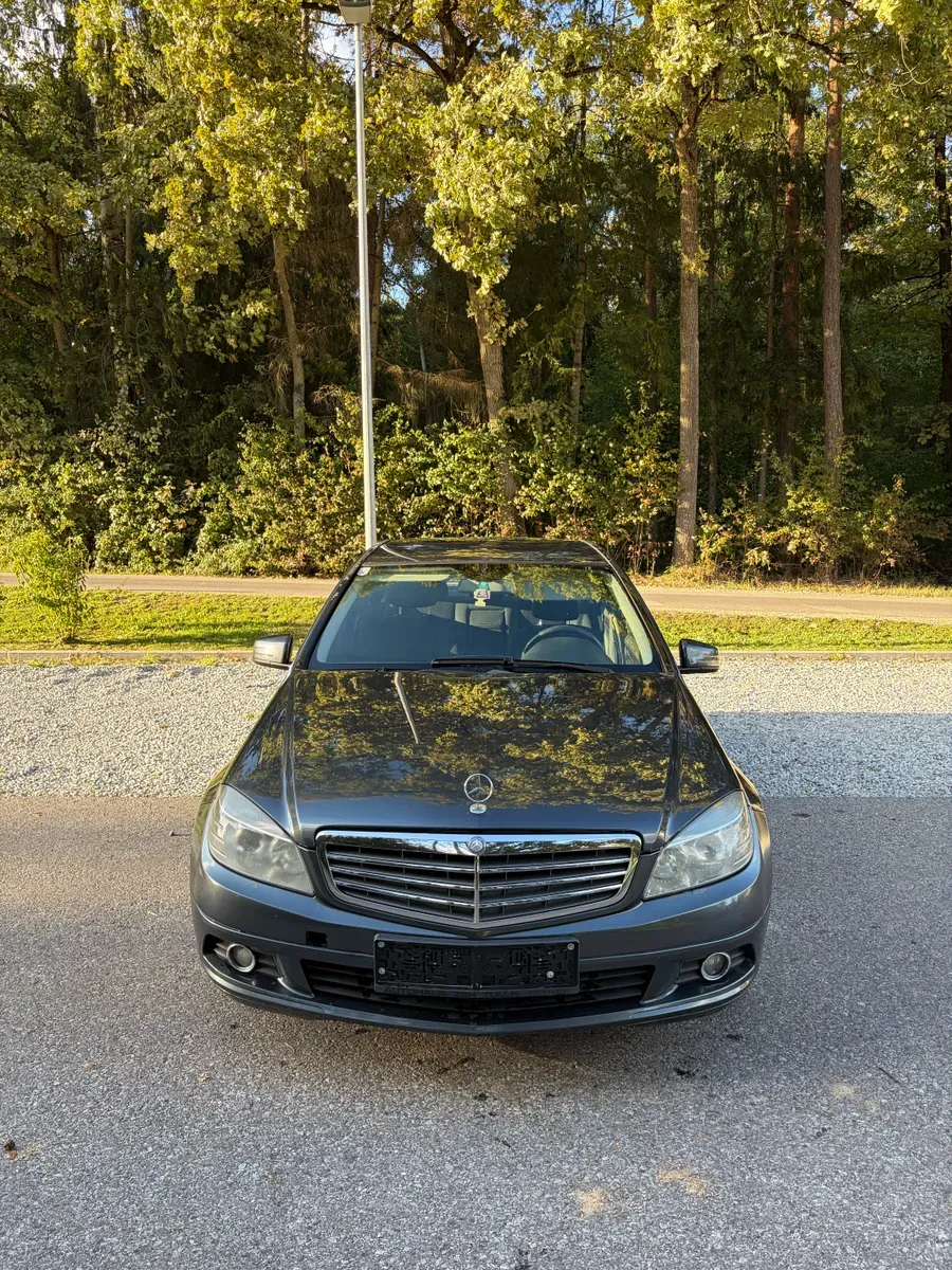Mercedes-Benz C-Class 2010 photo 2