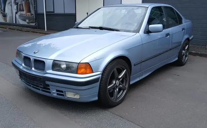 BMW 320I