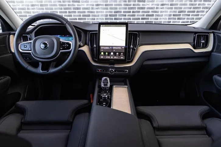 Volvo Xc60 2026 photo 2